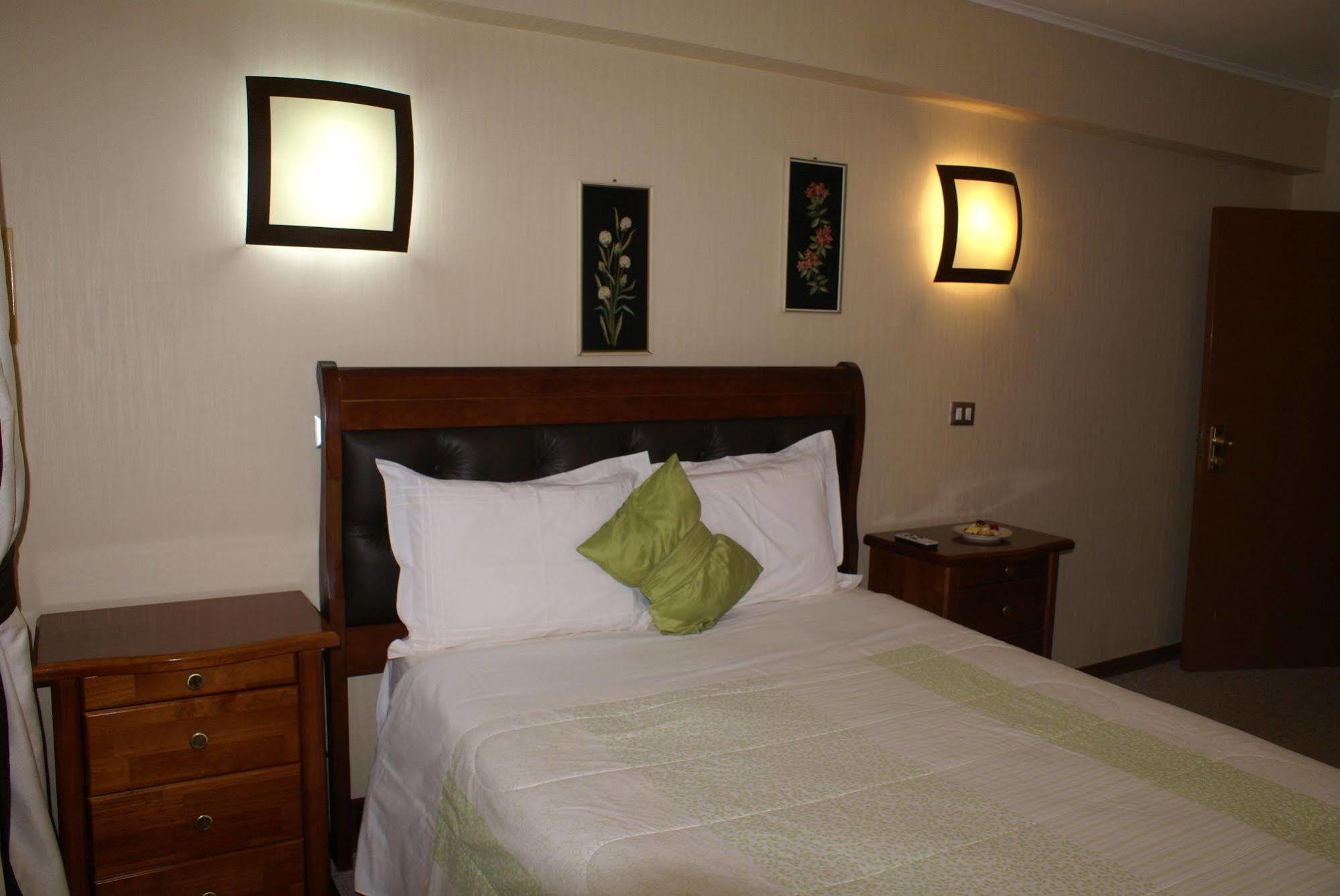Hotel Baviera Parral Exterior foto