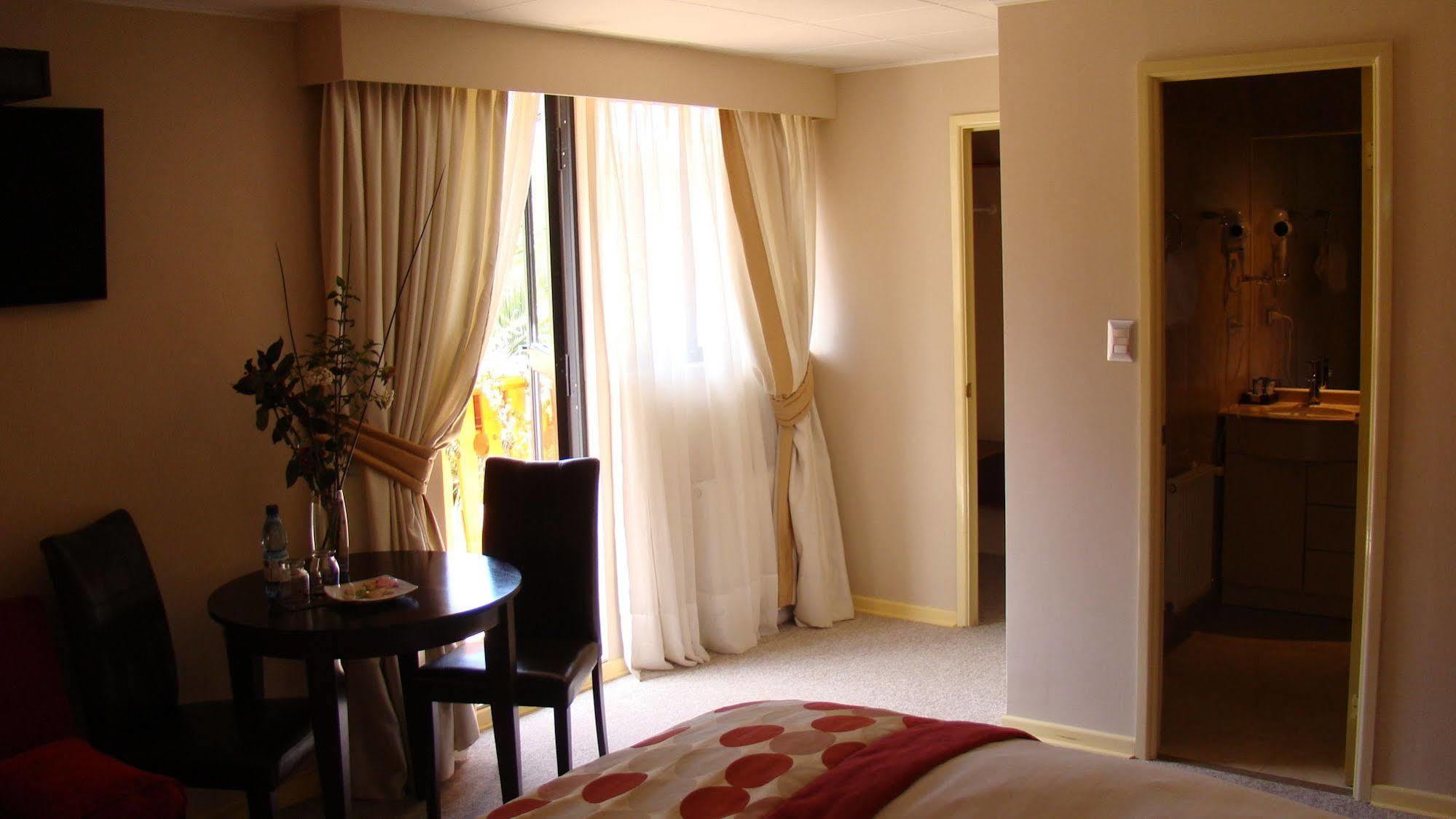 Hotel Baviera Parral Exterior foto